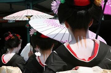 Découvrez l’univers des geishas : Le monde enchanteur de la fleur et du saule au Japon