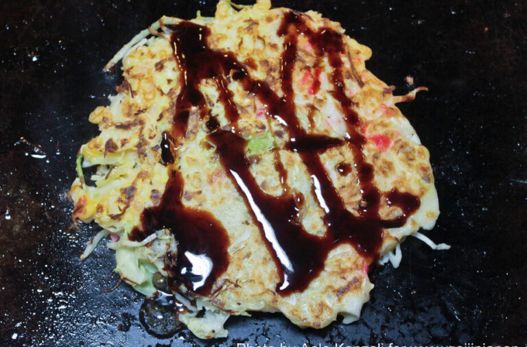 Dégustez des Okonomiyaki inoubliables chez Ajinoya à Osaka: Un guide gourmand pour les amateurs de cuisine japonaise