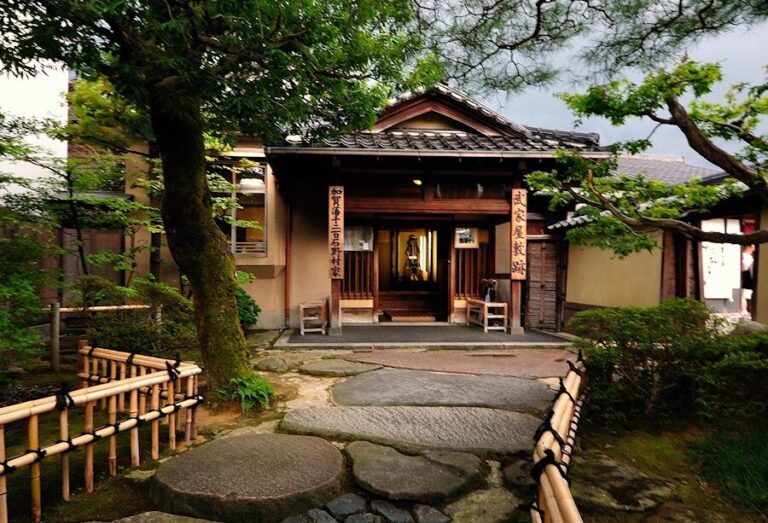 Découvrez l’ancienne résidence des samouraïs Aoyagi à Kakunodate : un voyage dans l’histoire du Japon